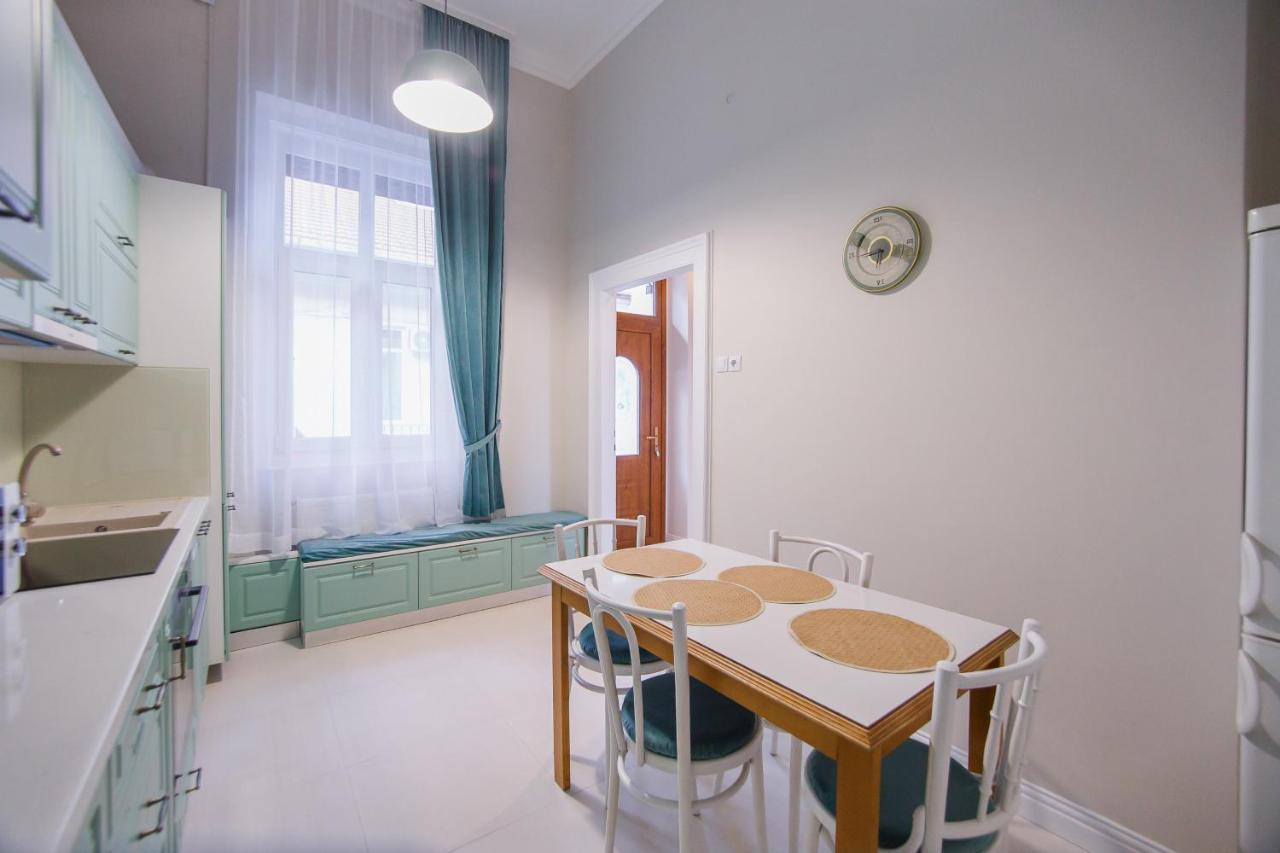 Retro City Center Home Орадеа Екстериор снимка